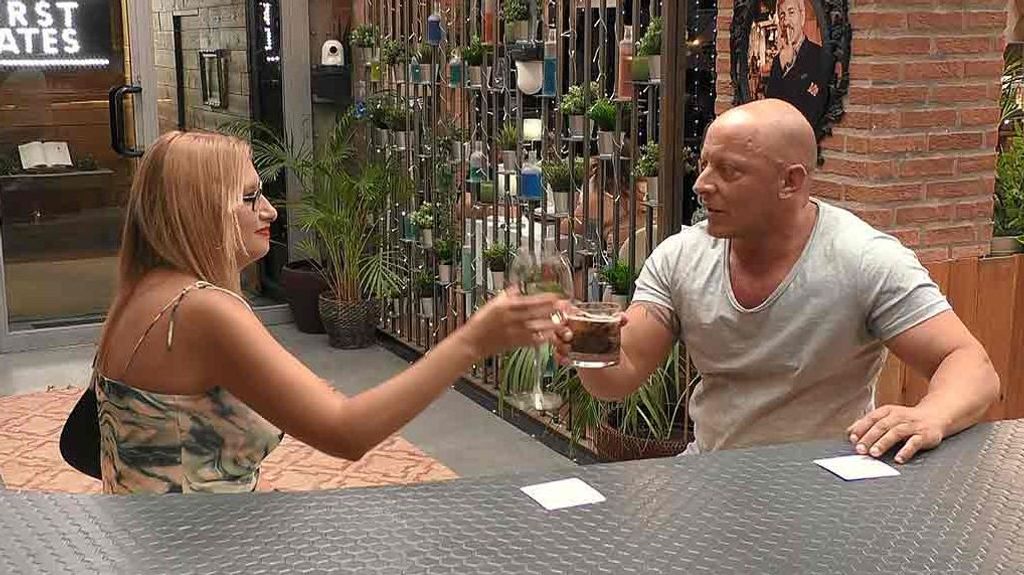 Karina y Andrés durante su cita en 'First Dates'