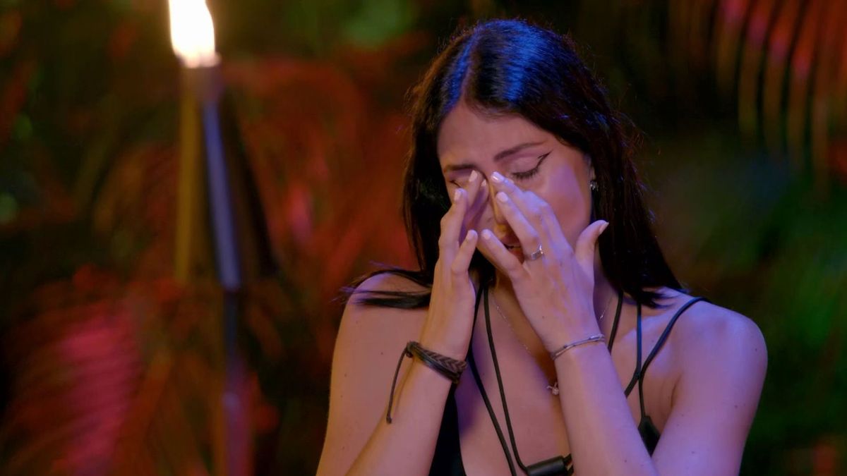 Paola rompe a llorar en la hoguera al ver el acercamiento de Andreu con Cristina