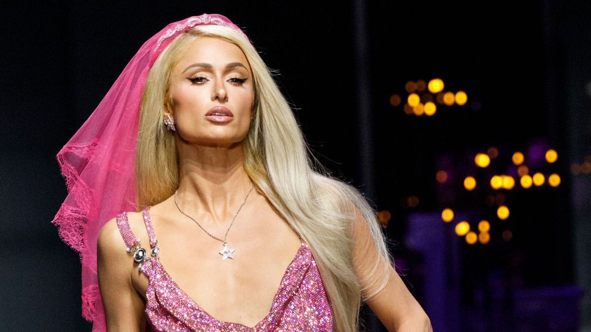 Paris Hilton Versace Runway Milan Fashion Week 2022