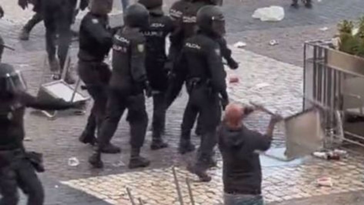 Ultras de Brujas ocasionan disturbios en Madrid Ultras de Brujas ocasionan disturbios en Madrid