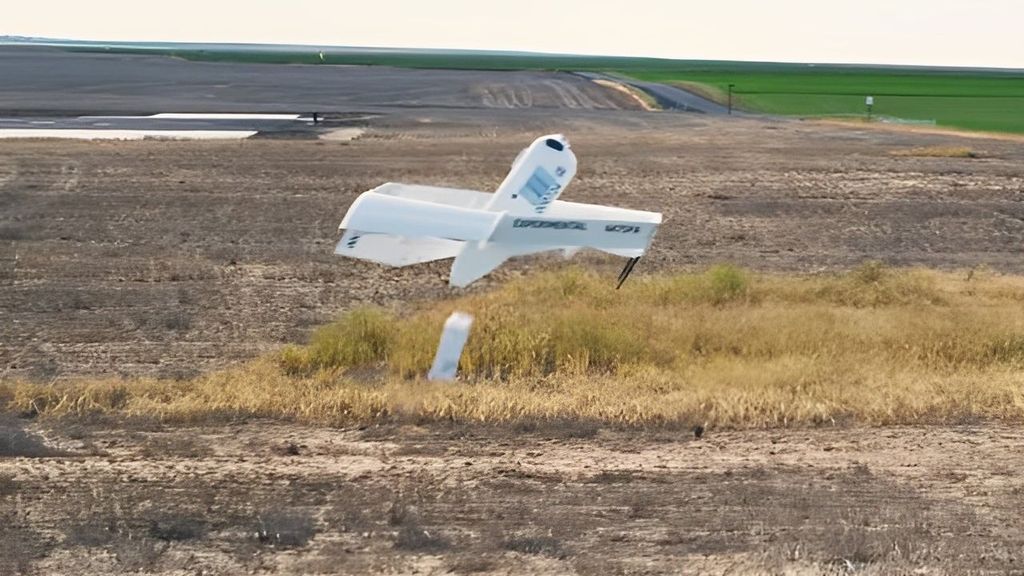 Dron de Prime Air soltando un paquete en un reciente test