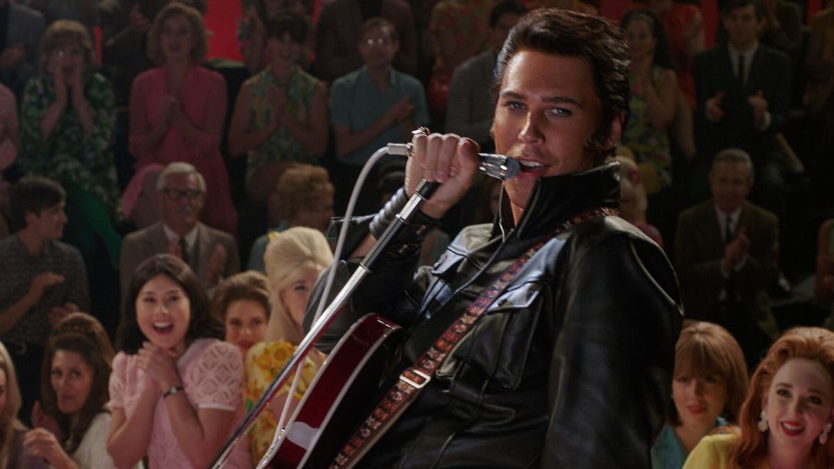 El actor Austin Butler en una escena de la cinta “Elvis”