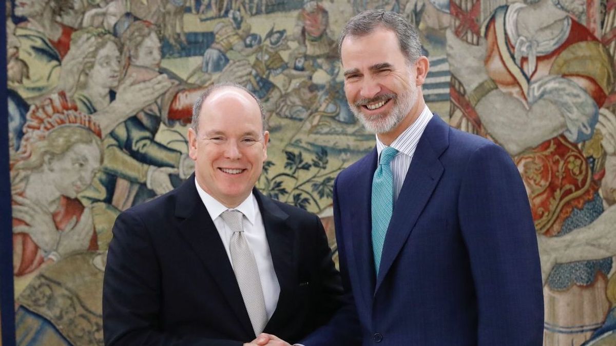 EuropaPress 2221597 i d principe alberto ii monaco rey felipe vi posan estrechandose mano