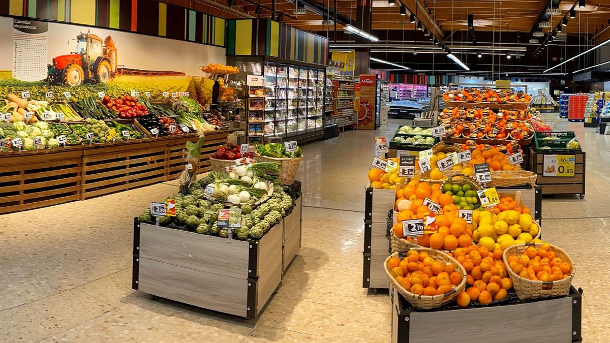 EuropaPress 4744291 seccion frutas verduras supermercado compania