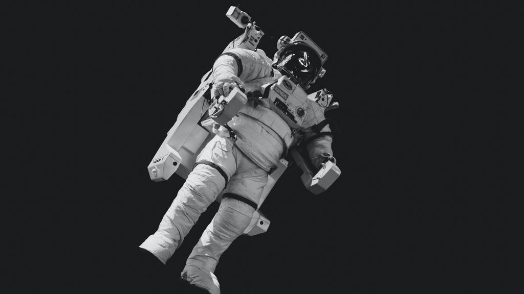 Hombre se hace pasar por astronauta