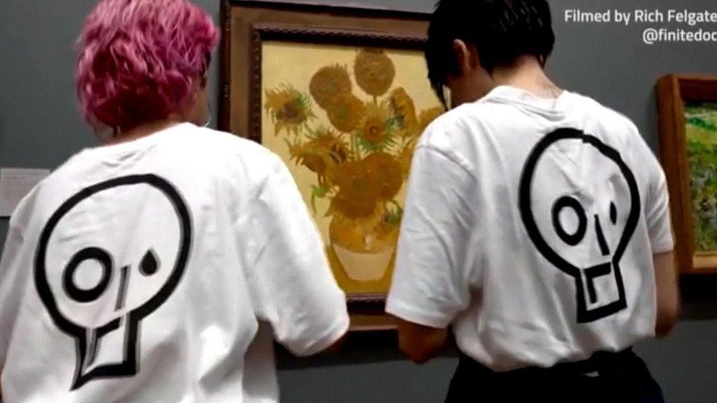 Dos activistas lanzan dos botes de tomate a 'Los Girasoles' de Vincent Van Gogh en la National Gallery