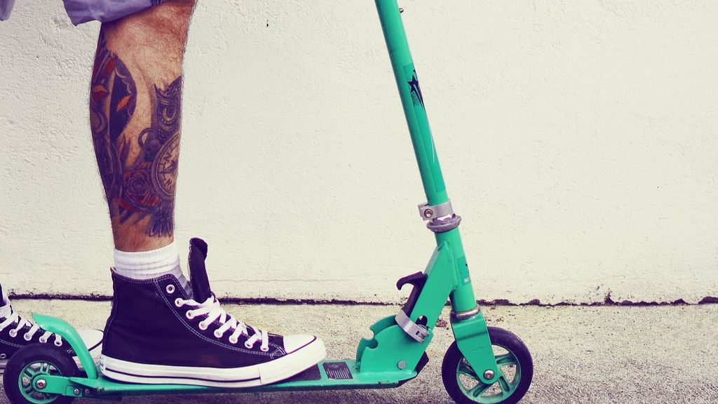 Un niño de 13 años, arrestado por matar con un patinete al empleado de una tienda de Los Ángeles