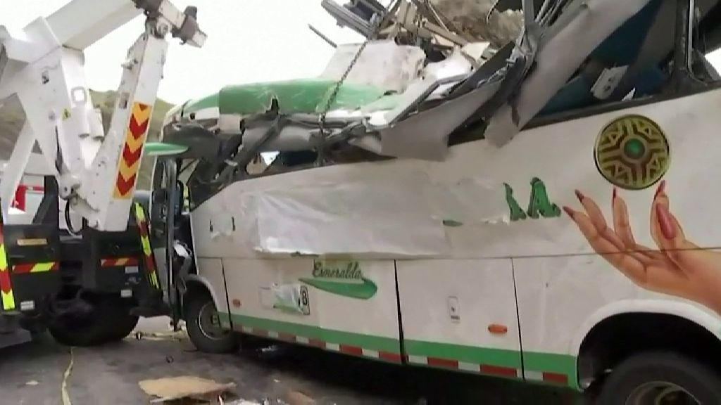 Al menos 20 muertos y más de una decena de heridos tras accidentarse un autobús en el suroeste de Colombia