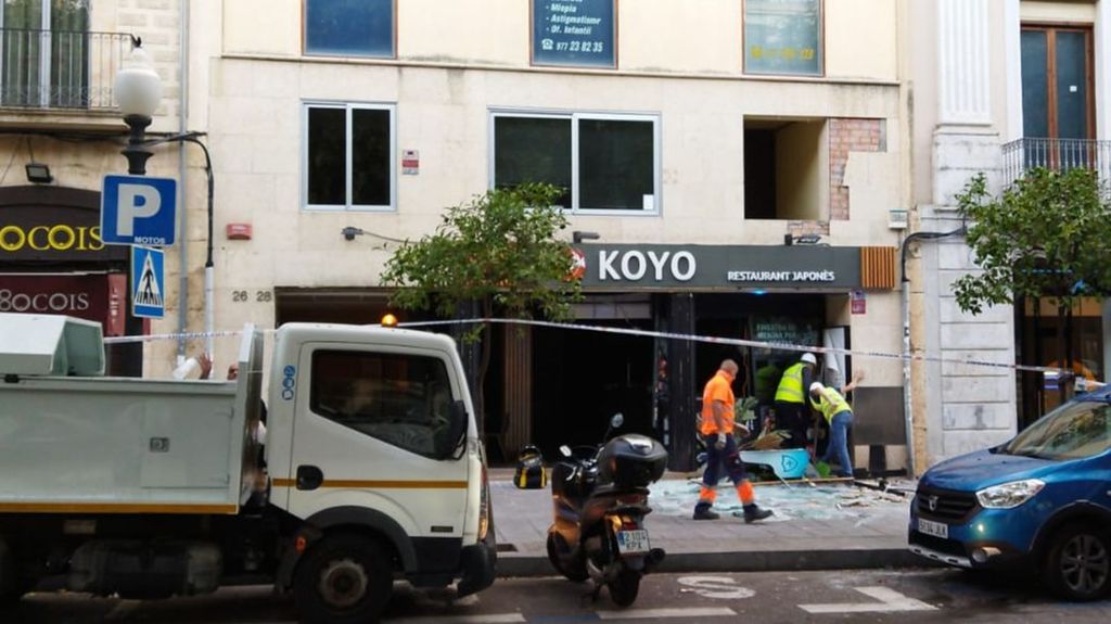 Una explosión en un restaurante japonés en Tarragona deja siete heridos: los bomberos trabajan en la zona