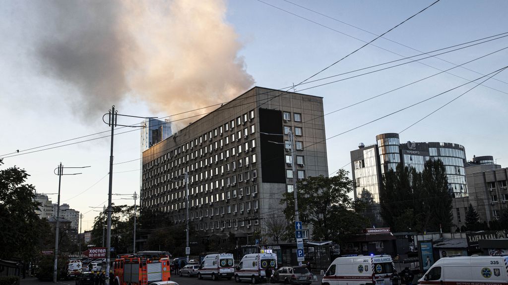 Nuevas bombas caen sobre varios barrios de Kiev, capital de Ucrania