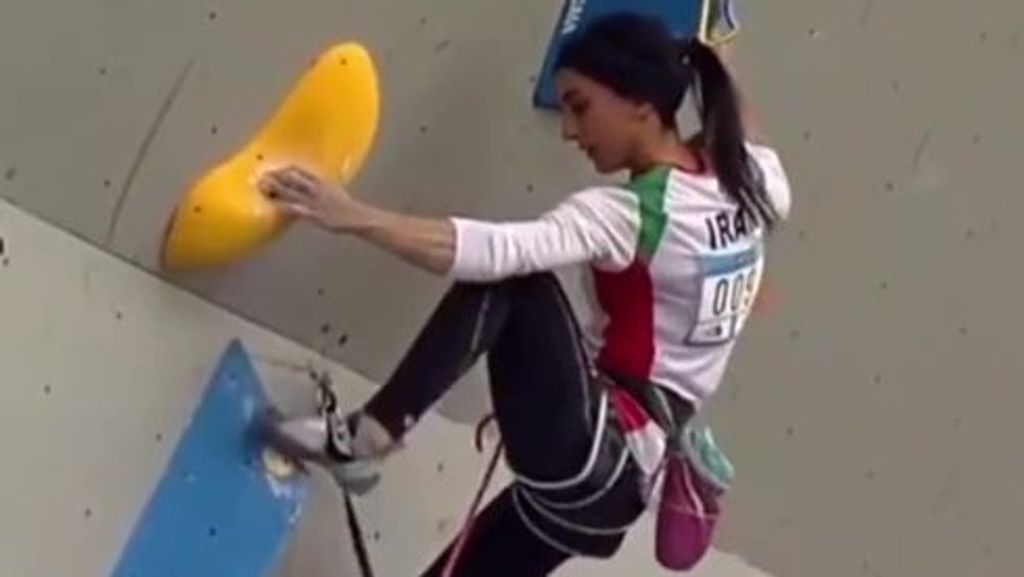 Elnaz Rekabi escala sin velo durante la competición oficial en Seúl, Corea del Sur