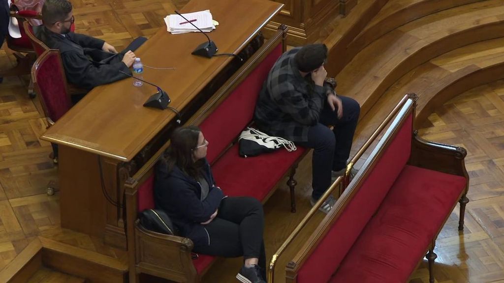 Parricidio de Vilanova: Ismael habla y Alba calla a la espera el veredicto final