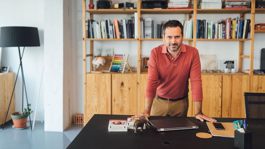 Álvaro Bilbao, neuropsiquiatra: "Todos los niños quieren que sus padres se sientan orgullosos, quieren sentirse reconocidos"