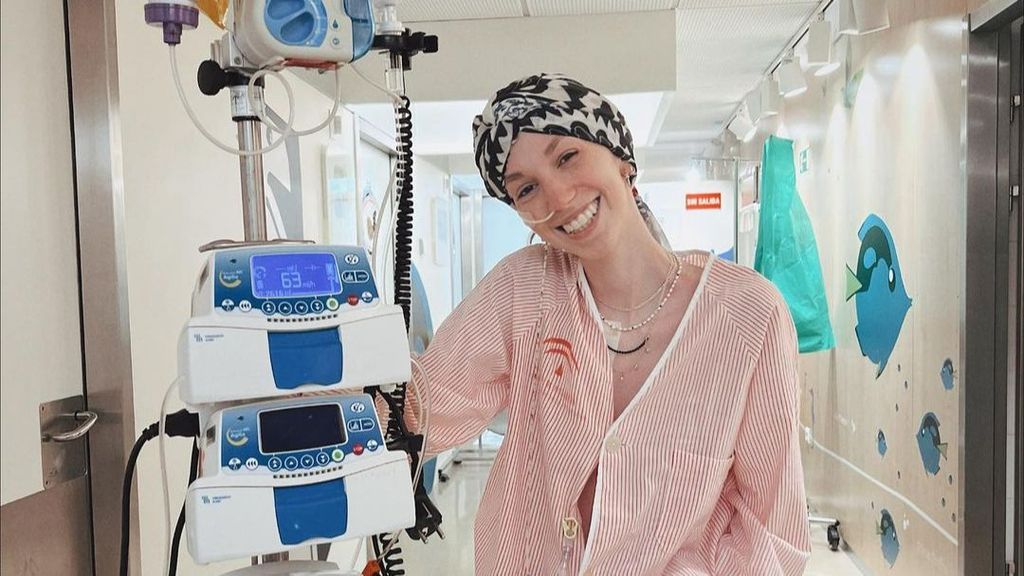 Ella es Elena Huelva, la influencer que visibiliza el cáncer en redes