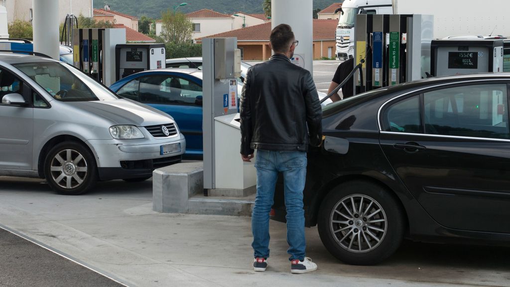 EuropaPress 4751300 hombre resposta vehiculo gasolinera boulou 17 octubre 2022 le boulou