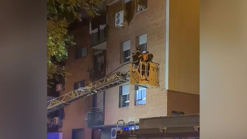 La actuación de un joven padre logra salvar a su familia durante un incendio en Usera, Madrid