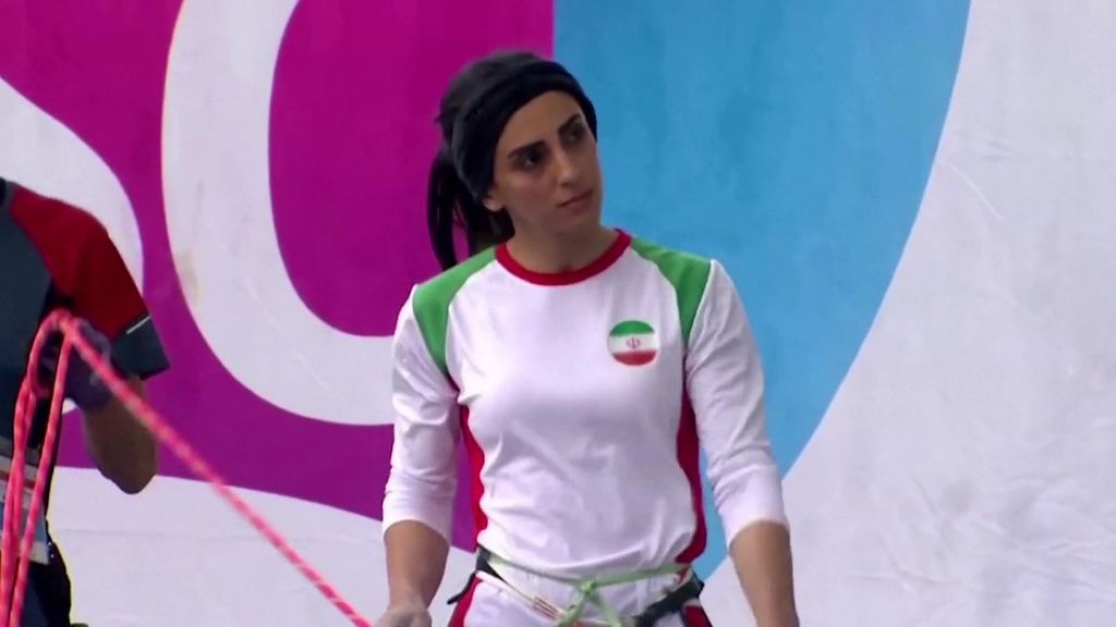 Sin noticias de la escaladora iraní Elnaz Rekabi que vuelve a su país tras desafiar al régimen al competir sin hiyab