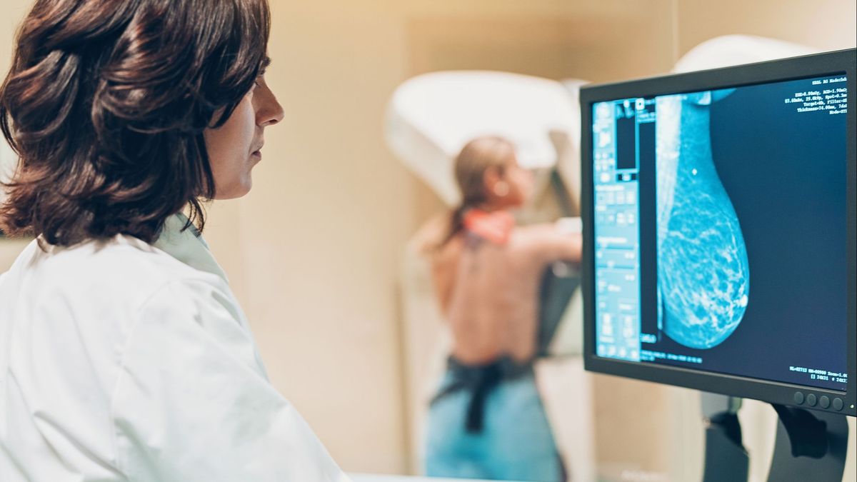 Cáncer de mama: ¿a partir de qué edad se hace y cada cuanto tiempo debo acudir a las mamografías?