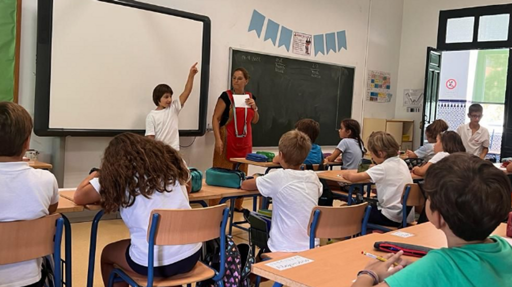 El experimento de enseñar a todos los niños la lengua de signos: "La diferencia es una riqueza"