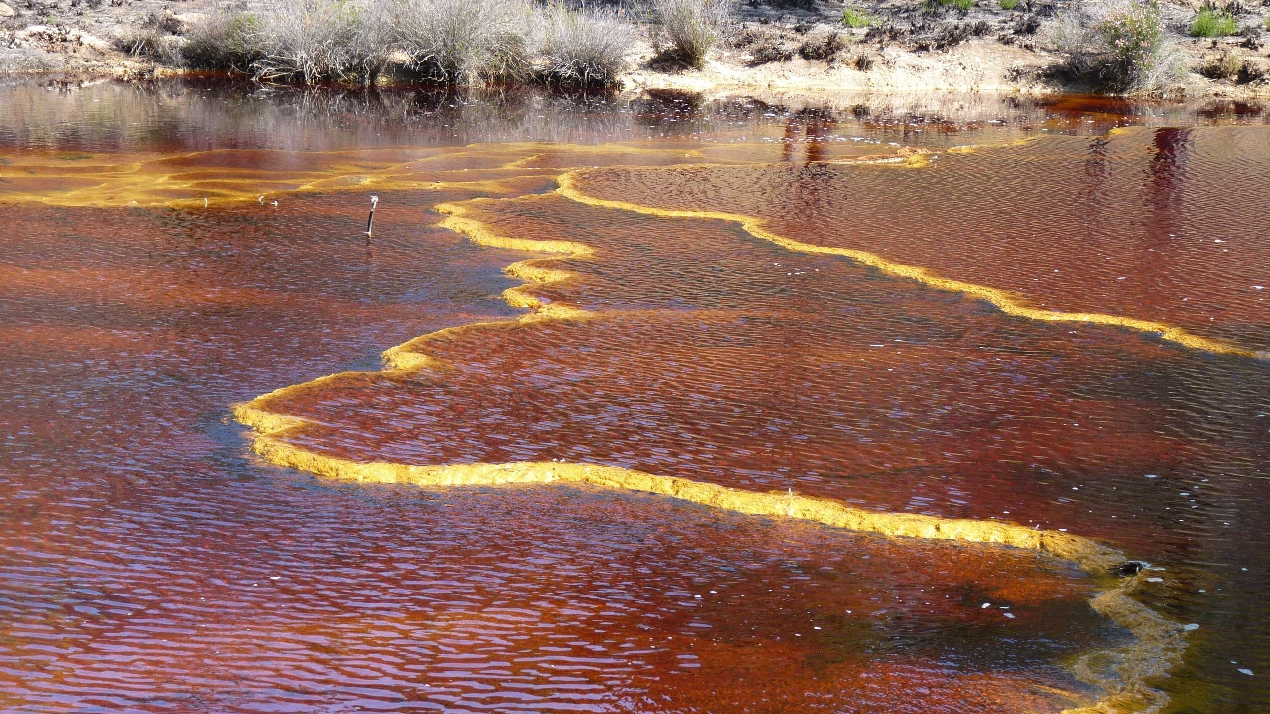El río Tinto, que discurre a lo largo de la provincia de Huelva