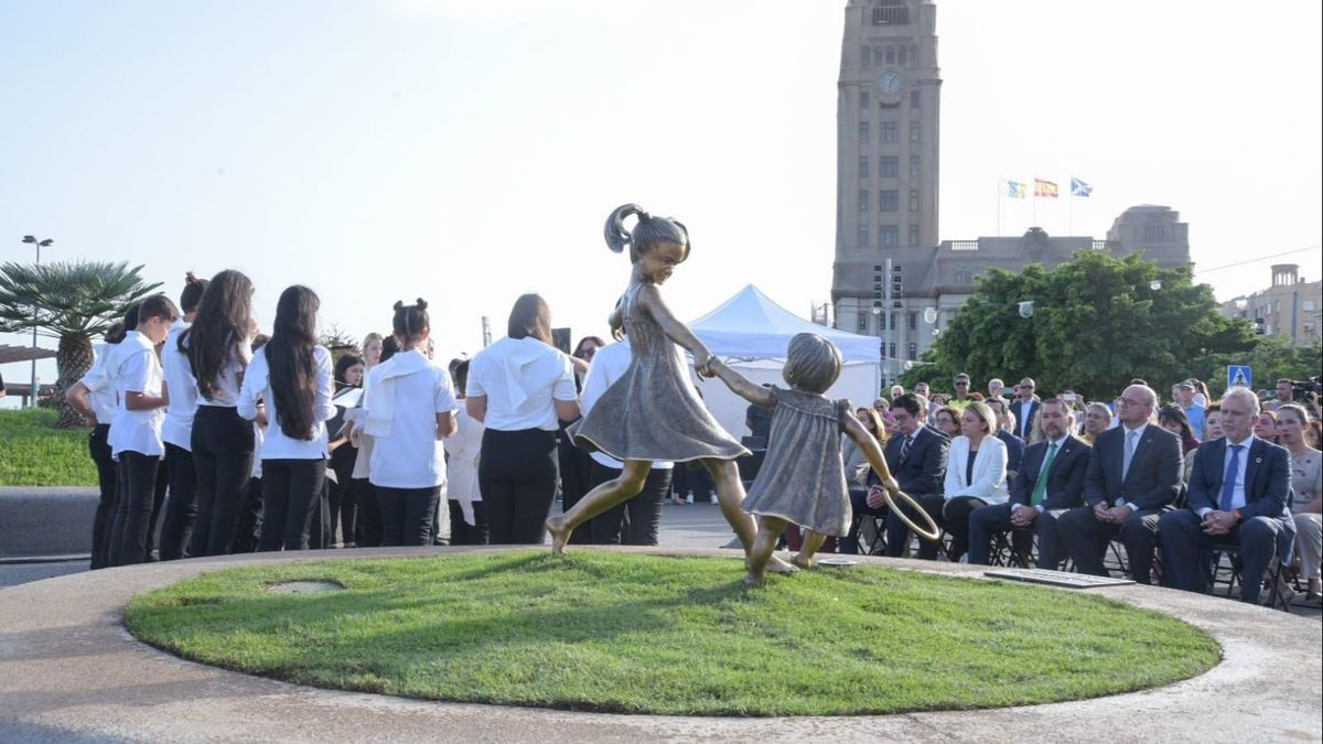 Escultura en Santa Cruz de Tenerife en memoria de Anna y Olivia Zimmermann