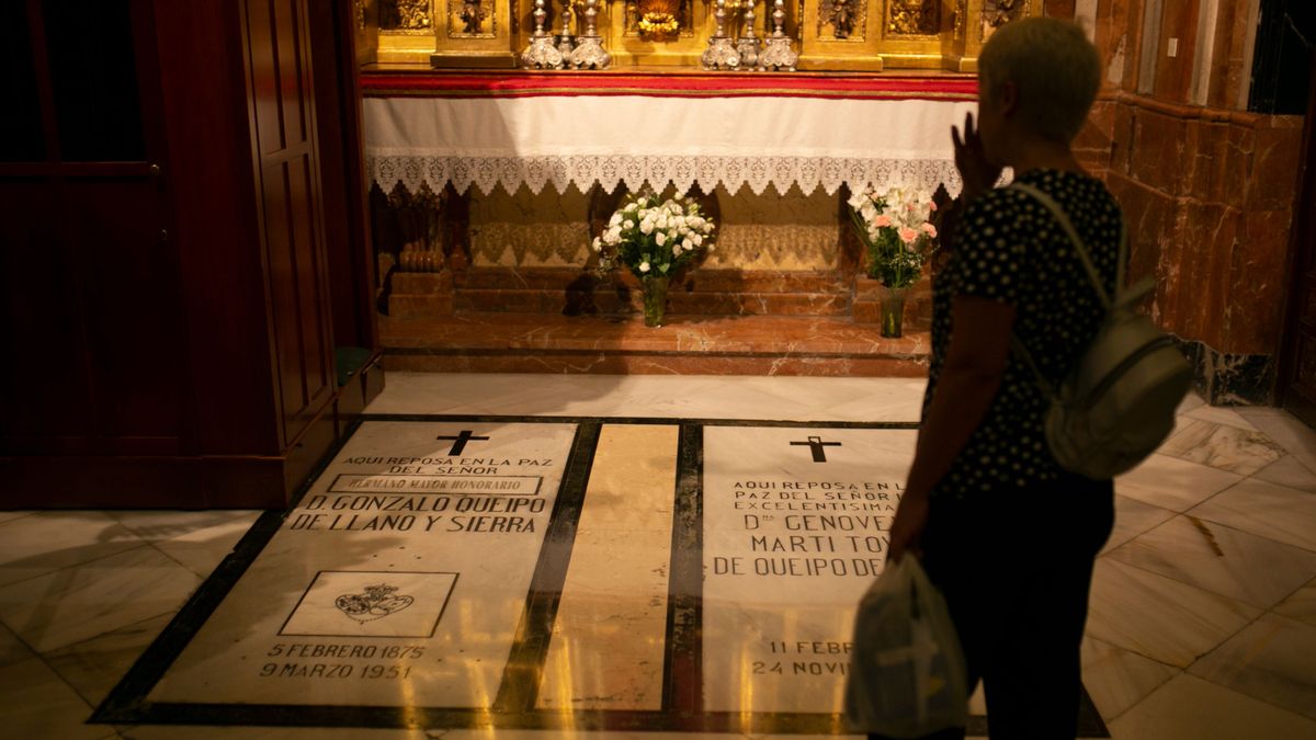 Imágenes de recurso de la tumba de Gonzalo Queipo de Llano y Sierra, enterrado en la basílica de la Macarena. Imágenes de recurso de la tumba de Gonzalo Queipo de Llano y Sierra, enterrado en la basílica de la Macarena.