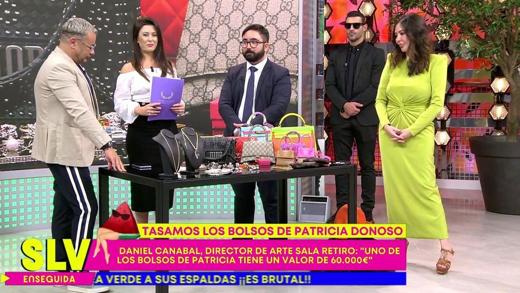 Patricia Donoso demuestra que sus bolsos y joyas son auténticos