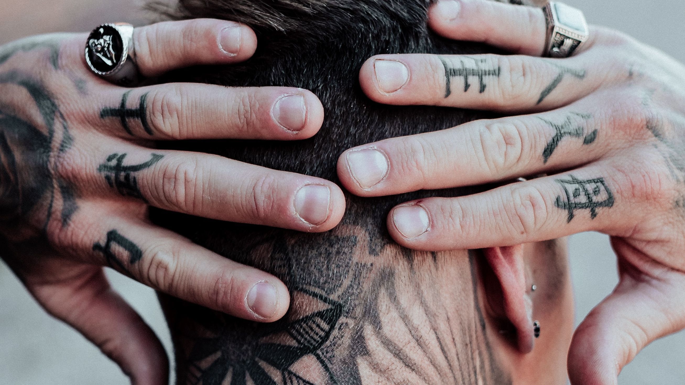 Las 9 zonas más peligrosas donde hacerse un tatuaje - Uppers