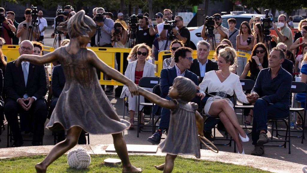Una escultura en honor a Anna y Olivia, un no rotundo a violencia vicaria