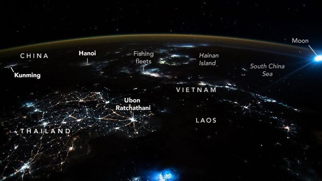 Un astronauta fotografía unas llamativas luces azules sobre la Tierra