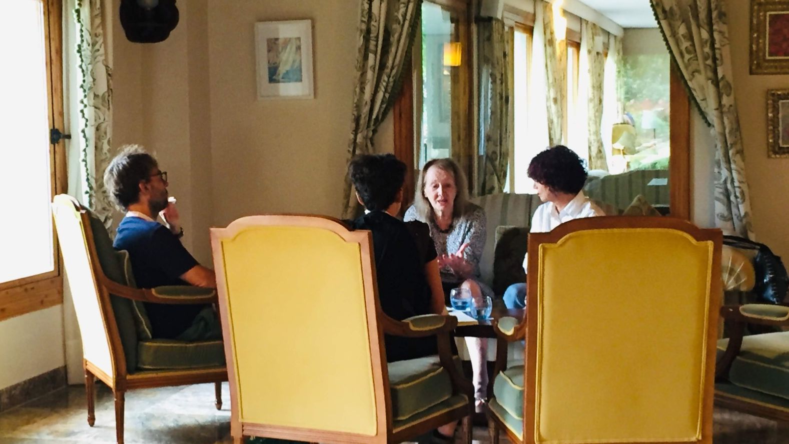 La traductora Lydia Vázquez y la escritora Annie Ernaux, en una foto de archivo