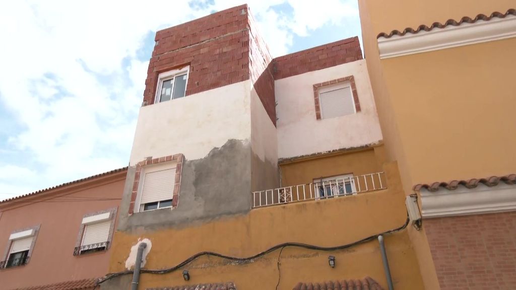 Okupa una vivienda en Algeciras y construye otra okupada en su interior