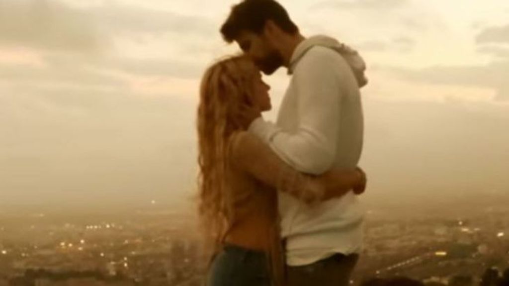 Shakira y Piqué en el videoclip de 'Me Enamoré'