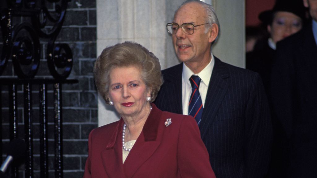 Thatcher abandona Downing Street tras su dimisión como primera ministra británica
