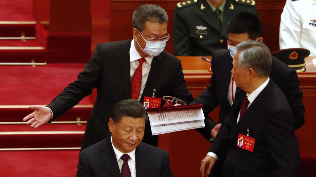 Hu Jintao sale inesperadamente del Congreso del PC chino