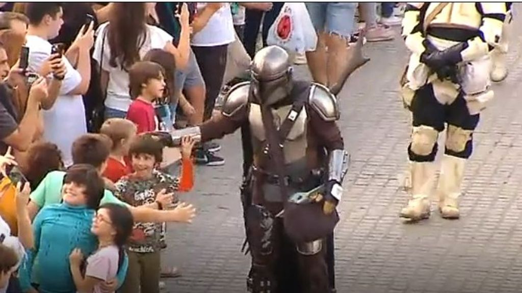 El universo de Star Wars conquista la ciudad de Valencia con un desfile galáctico