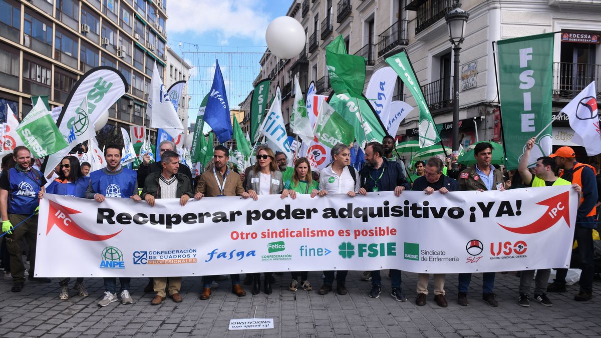 EuropaPress 4762815 varias personas manifiestan marcha va puerta sol plaza reina sofia 22 EuropaPress 4762815 varias personas manifiestan marcha va puerta sol plaza reina sofia 22