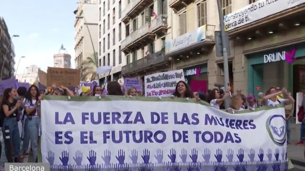Feministas protestan en Barcelona contra la prostitución y la ley trans