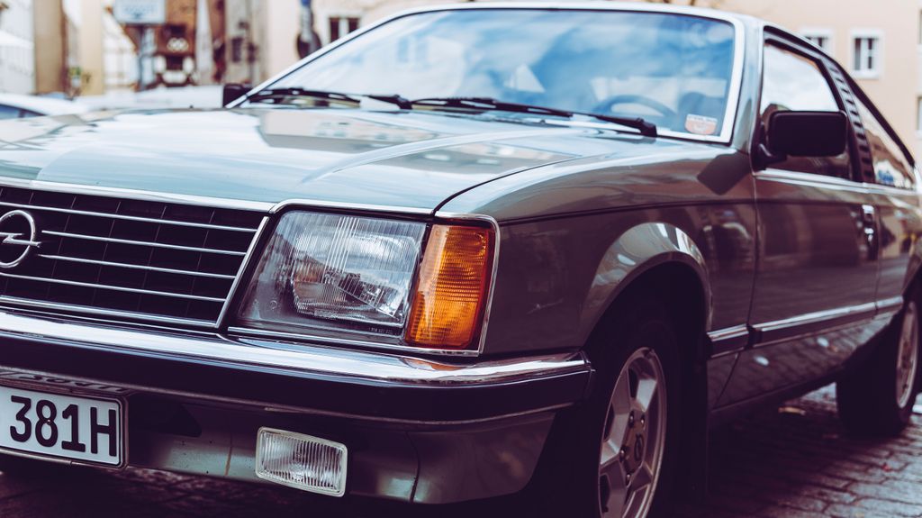 Cómo limpiar los faros del coche para que queden como nuevos