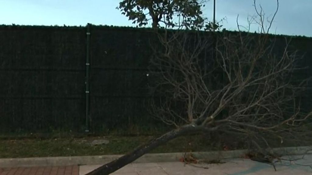 Las fuertes rachas de viento causan muchos problemas en País Vasco: hay 22 vuelos afectados