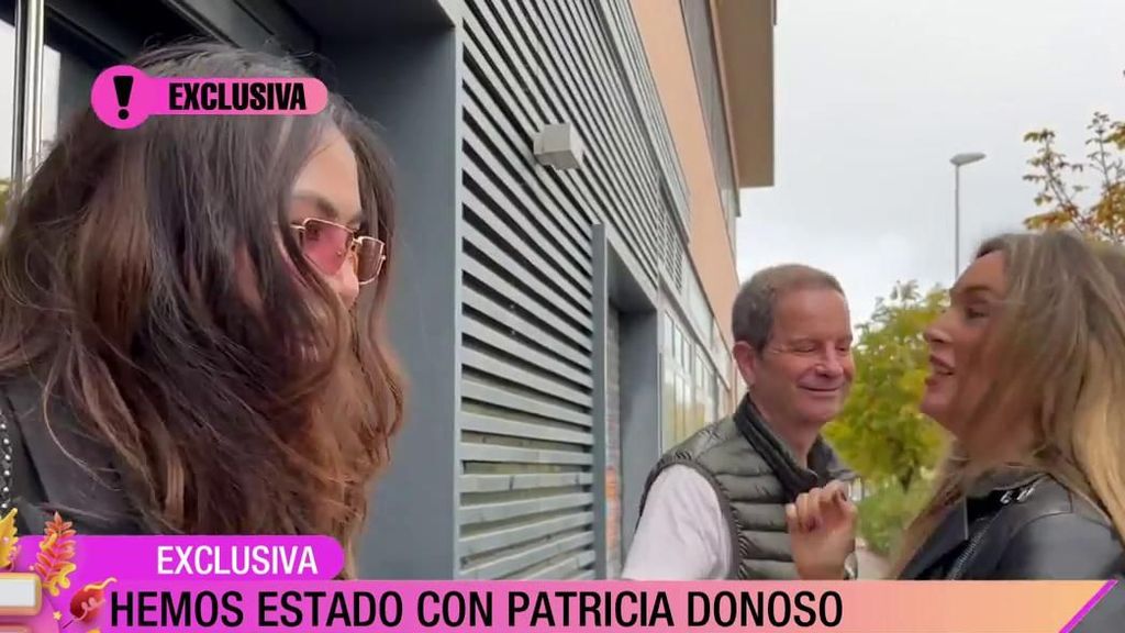 Marta Riesco habla con Patricia Donoso y su marido Charles