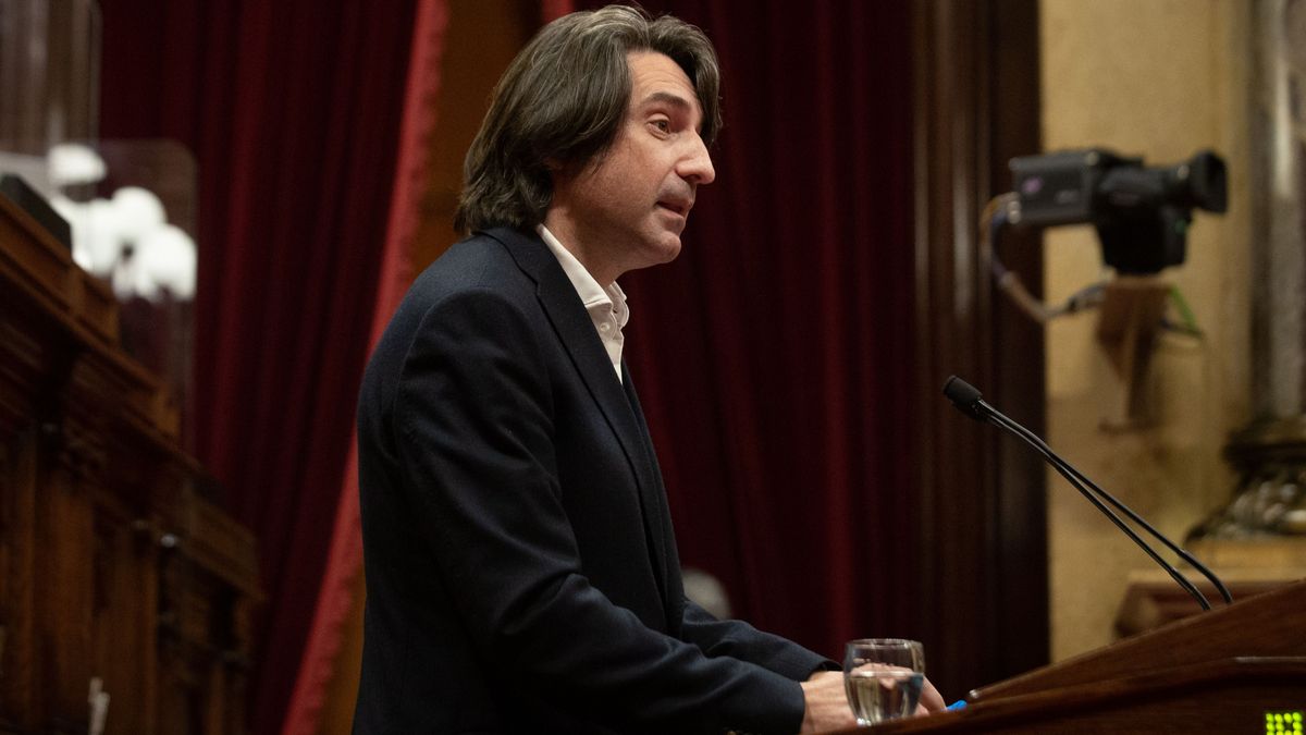 El diputado de Junts, Francesc de Dalmases, interviene en el pleno El diputado de Junts, Francesc de Dalmases, interviene en el pleno