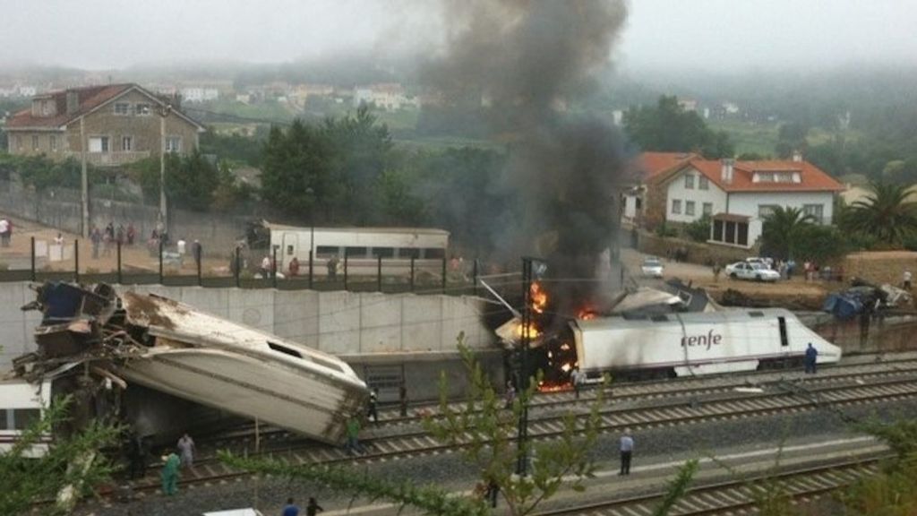 Imagen del tren Alvia que descarriló en Santiago de Compostela el 24 de julio de 2013.