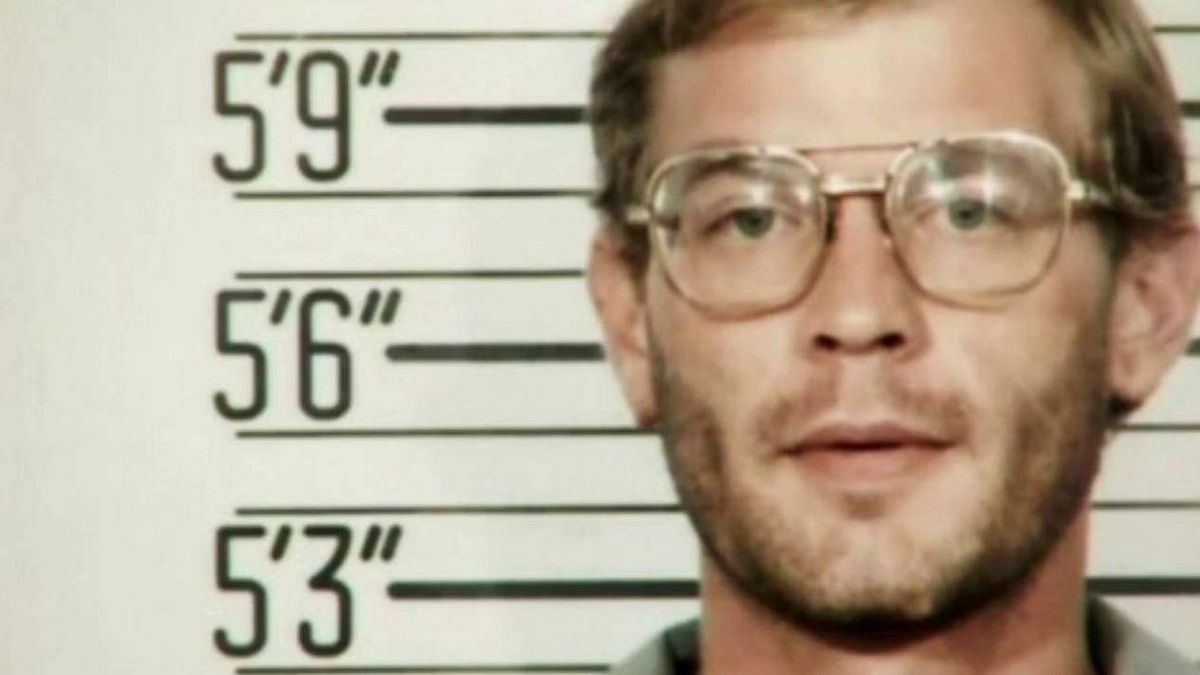 Jeffrey Dahmer ingresando en prisión