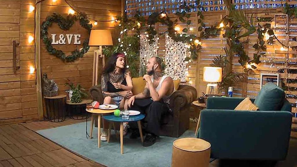 Adriana y Guillermo durante su cita en 'First Dates'