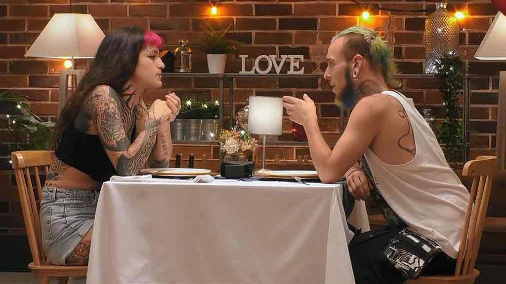 Adriana y Guillermo durante su cita en 'First Dates'