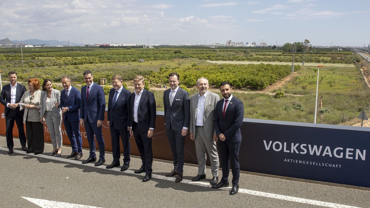 EuropaPress 4759008 pedro sanchez visita terrenos futura planta baterias seat volkswagen EuropaPress 4759008 pedro sanchez visita terrenos futura planta baterias seat volkswagen