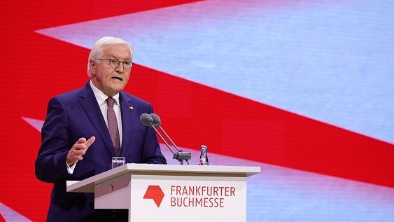 Bundespräsident Steinmeier trifft zu einem Überraschungsbesuch in Kiew ein Bundespräsident Steinmeier trifft zu einem Überraschungsbesuch in Kiew ein