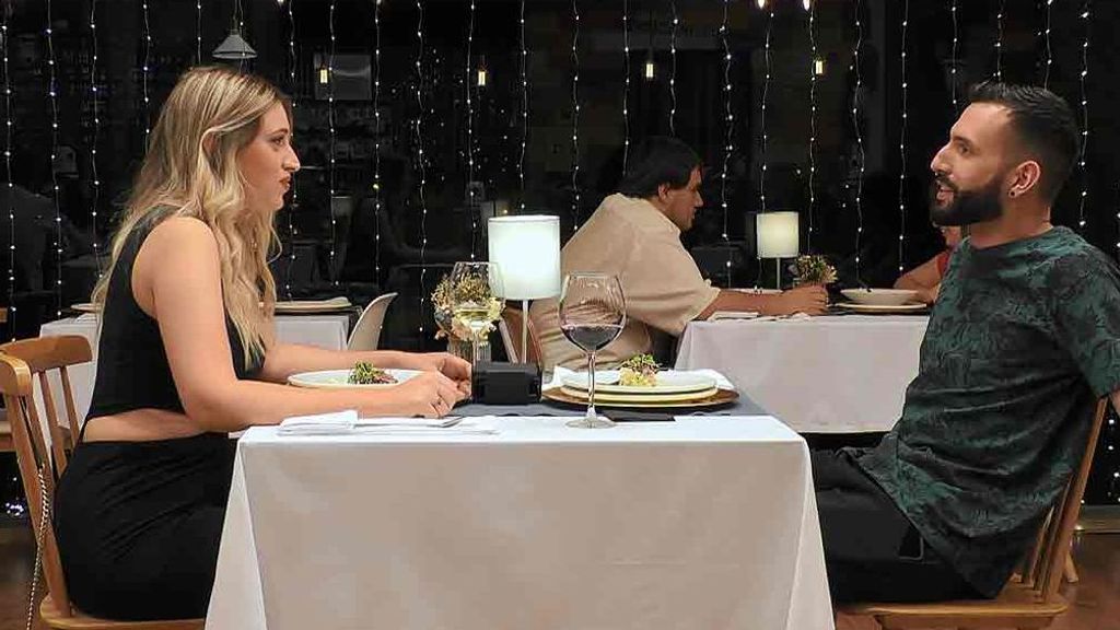 Juan y Laura durante su cita en 'First Dates'