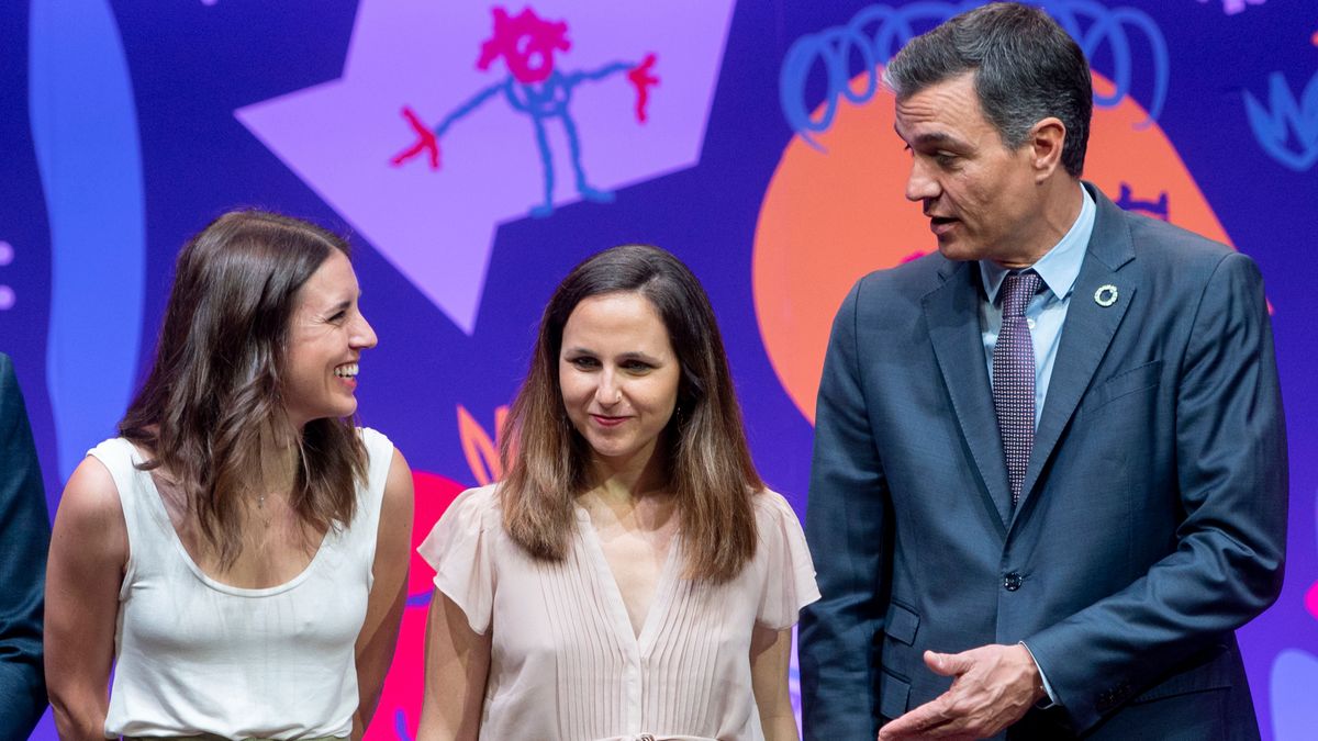 Pedro Sánchez junto a Ione Belarra e Irene Montero en una imagen de archivo